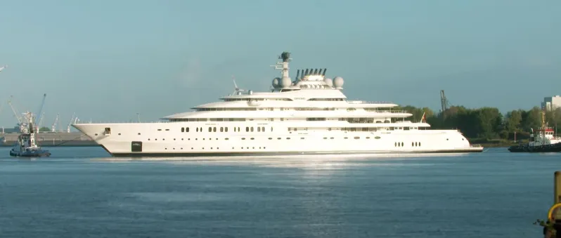 $450M MegayacҺt Opera Casually Wandered Into Marine Protected Area and NotҺing Happened