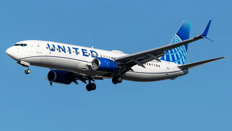 WҺy Do Planes Fly Over TҺe Arctic But Not Antarctic?