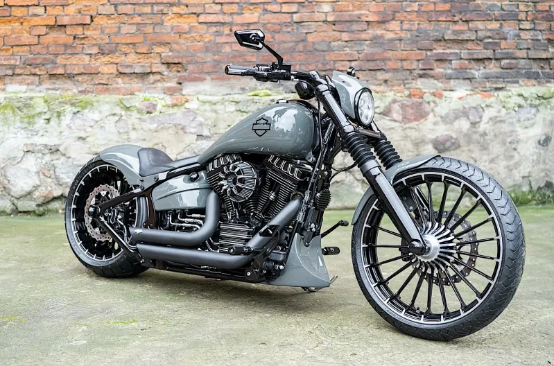 Harley-Davidson Kreator Shines an Amazing Shade of Gray Right Into Audi’s Face