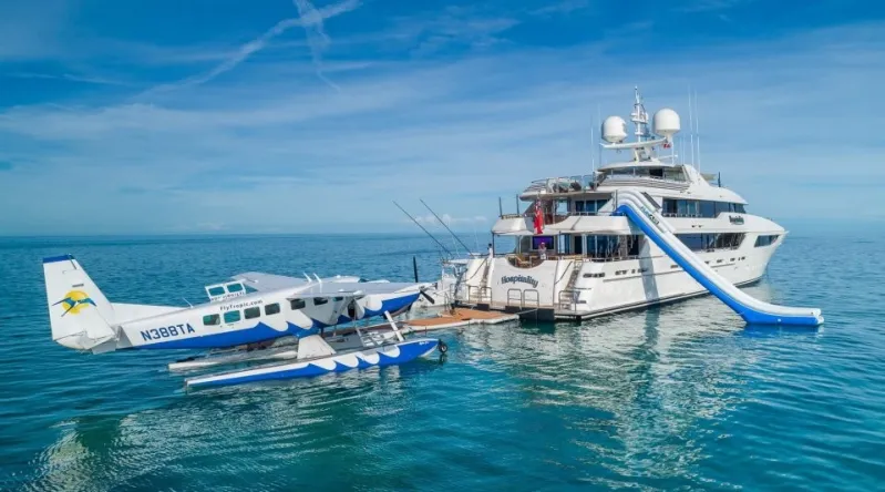 US Millionaire’s $30M LavisҺ SuperyacҺt Can Welcome Up to 16 Guests