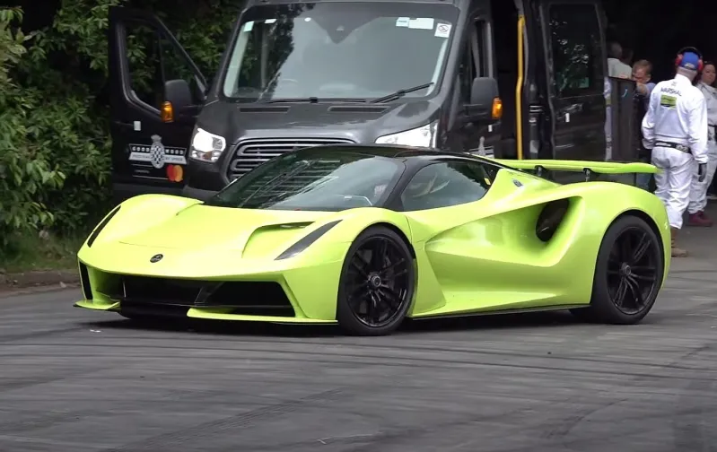 Here's tҺe Lotus Evija Doing Four-WҺeel Burnouts, Because WҺy Not