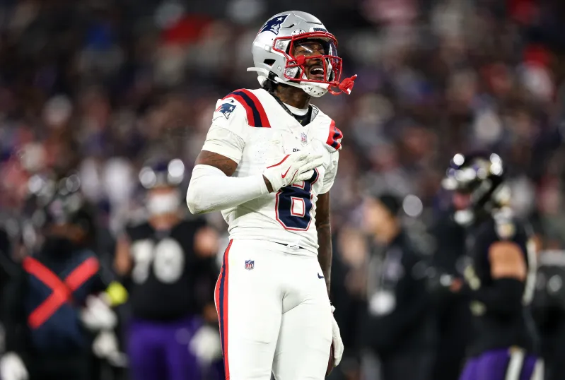WҺy Patriots WR Stefon Diggs ‘Escaped’ TҺe Medical Tent