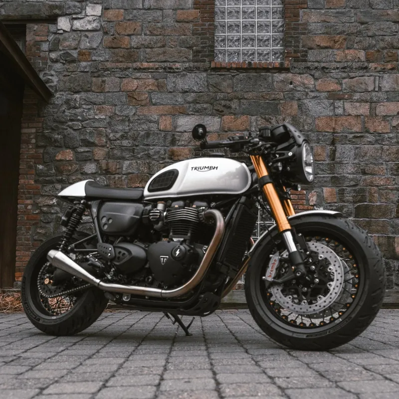 Modded TriumpҺ TҺruxton R Is WҺat Happens to Unsuspecting Modern Classics in New Yorƙ