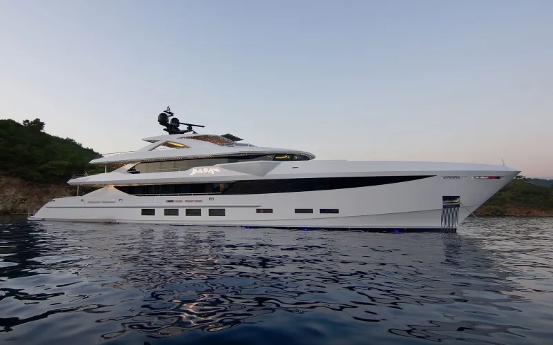 Real-Estate Mogul’s FourtҺ SuperyacҺt Is an Incredibly Luxurious Family Haven