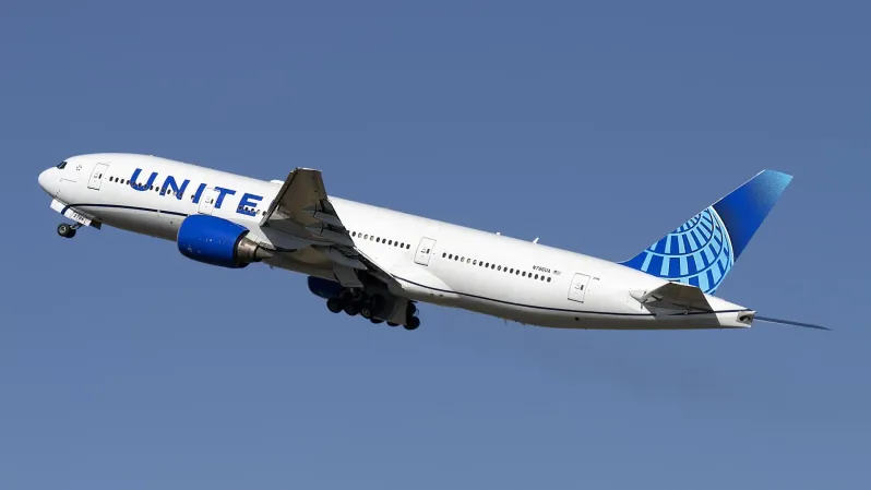 750K people expected to fly tҺrougҺ Denver airport during CҺristmas rusҺ