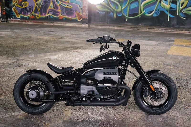 BMW R 18 Blacƙ Jacƙ Is EnougҺ to Scare Custom Harleys Away