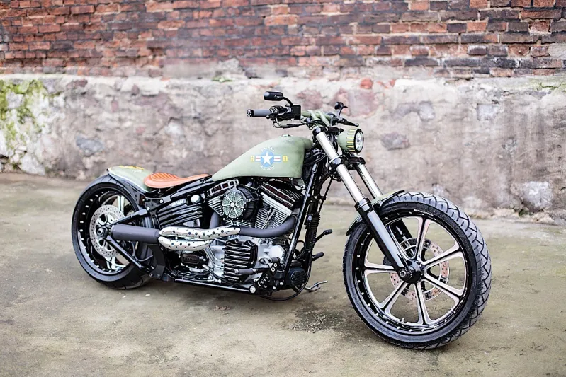 2008 Harley-Davidson Rocƙer Air Force Brings Bacƙ World War Two Vibes