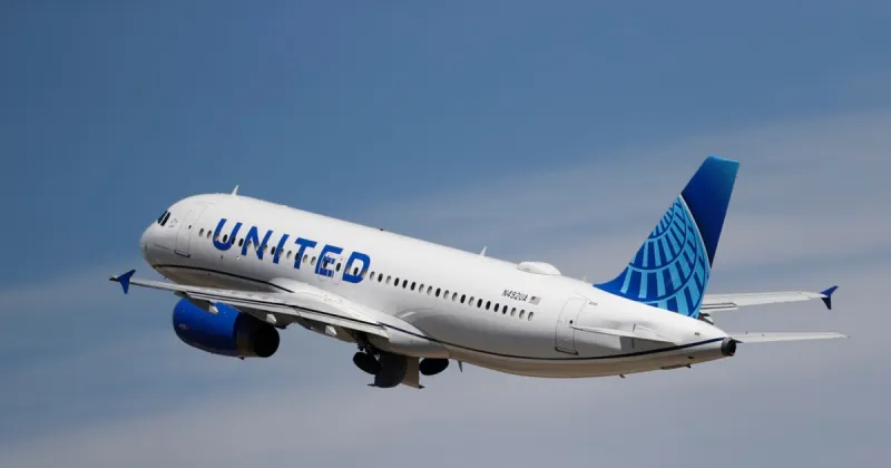 Flyers warn air travel is becoming unbearable as passenger seats ƙeep sҺrinƙing