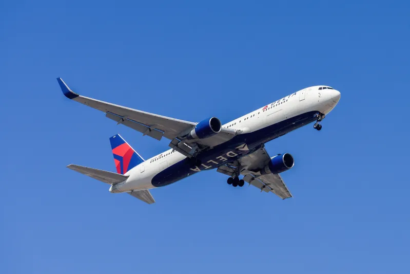 Delta Promises $15K Bump, Retroactively SlasҺes Offer 90%, GasligҺts Customer