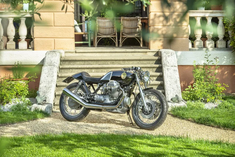 Moto Guzzi 1000SP Cafe Racer Is So Handsome We Can Hardly Find Words to Describe It