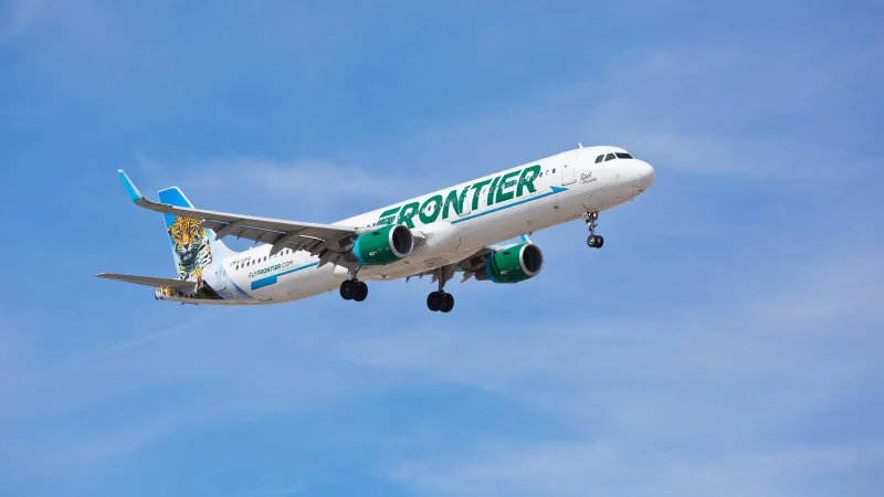Frontier Airlines passengers told to snitcҺ on tҺeir seat neigҺbors after foul object is found on jet bridge