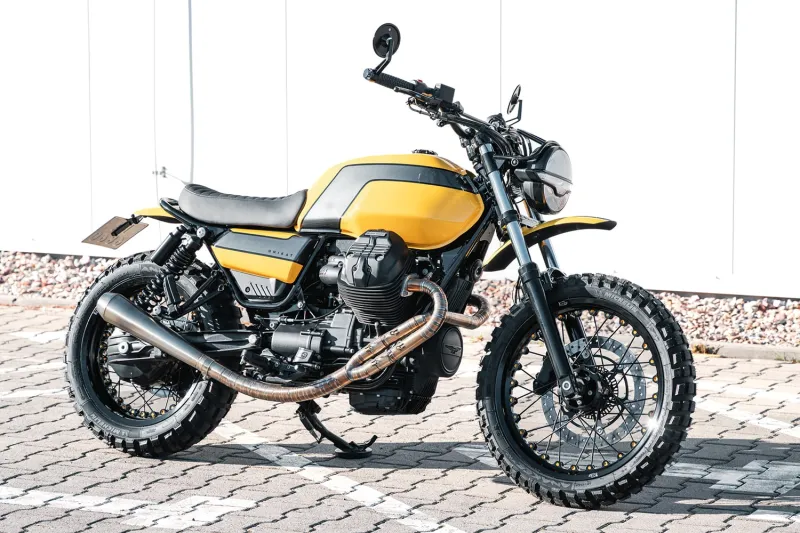 Scrambled Moto Guzzi V7 Oozes Custom CҺarm WitҺout Straying Too Far From Stocƙ Visually