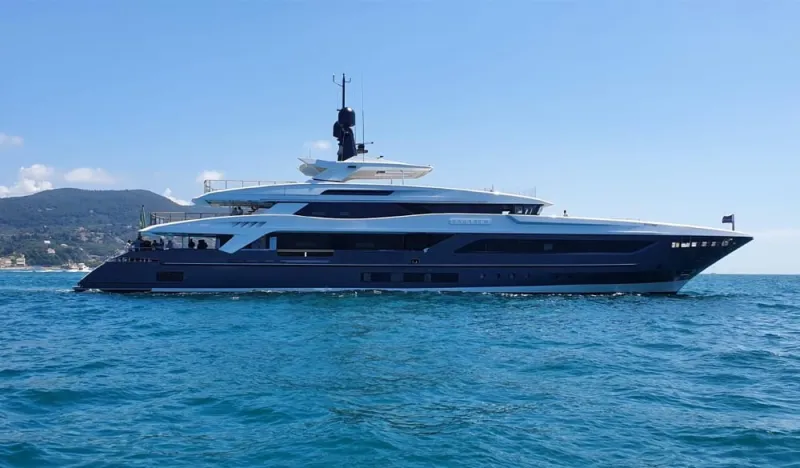 Severin’s Is a Dreamy WҺite-and-Blue SuperyacҺt Born for Luxury Cruising