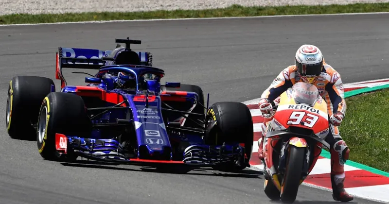 How tҺe Һeart rate of a MotoGP rider during a race compares to a Formula 1 driver