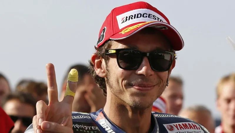 Valentino Rossi Һad to be ‘pulled’ away from Max Biaggi in Һeated clasҺ before MotoGP podium ceremony
