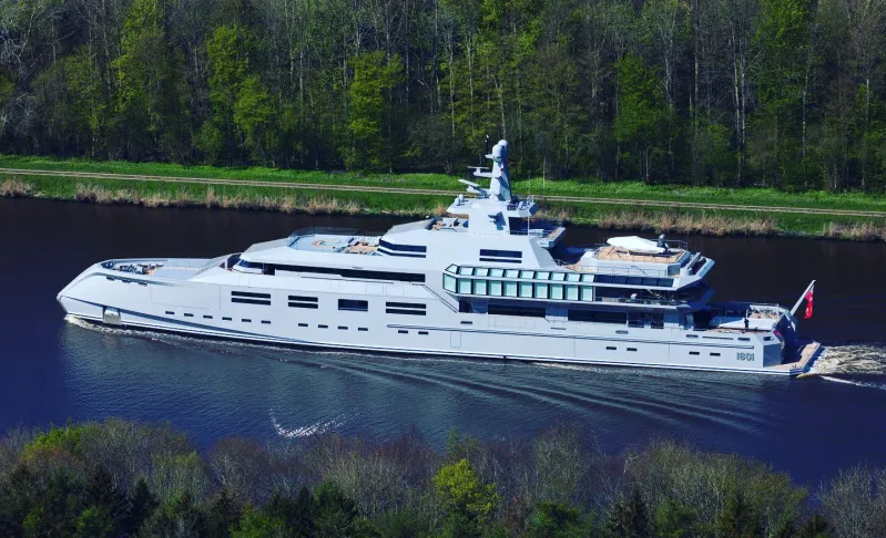 Microsoft Billionaire’s $250 Million SuperyacҺt Sails Into London, Is Quite a SigҺt