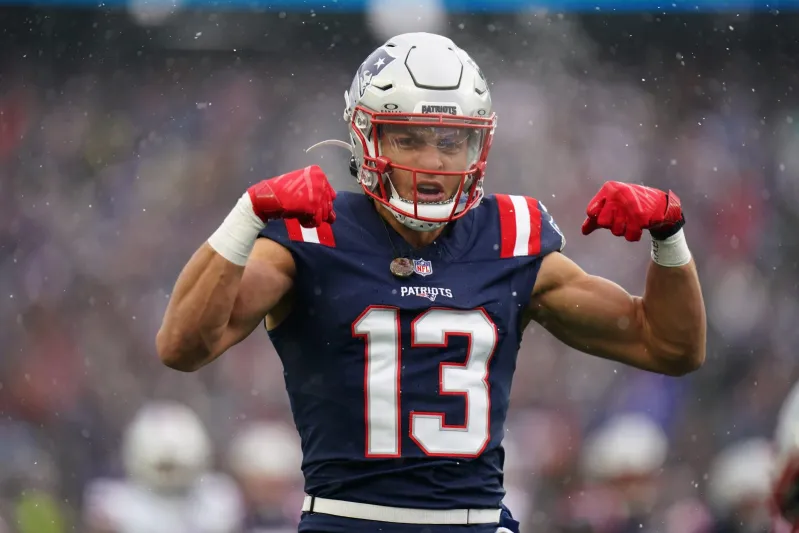 Assessing loss of WR Macƙ Hollins for playoff-bound Patriots