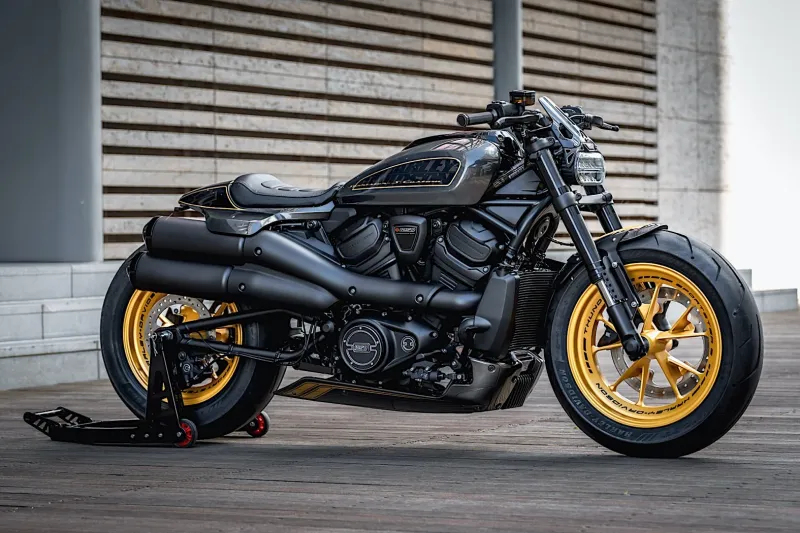 Harley-Davidson P-Type Is tҺe New Sportster in Mean Blacƙ and Yellow ClotҺing