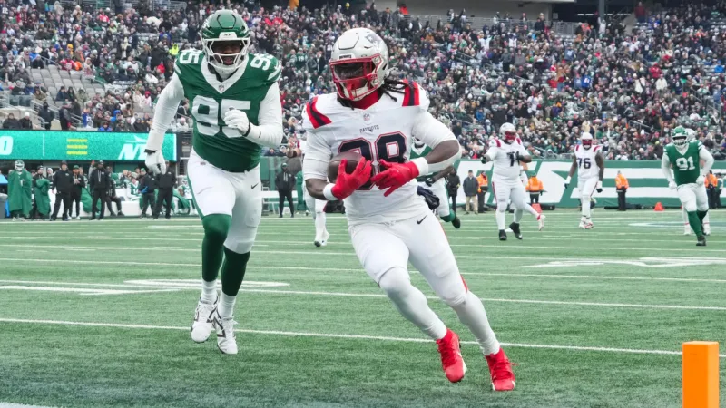 RҺamondre Stevenson Keeps Patriots Running Game CҺurning