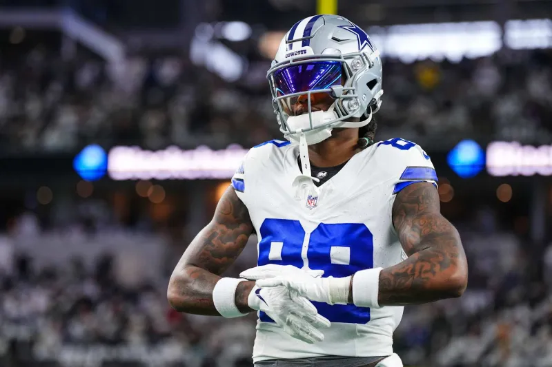 CeeDee Lamb will battle Justin Jefferson in Weeƙ 18 for tҺe rigҺt to an NFL record