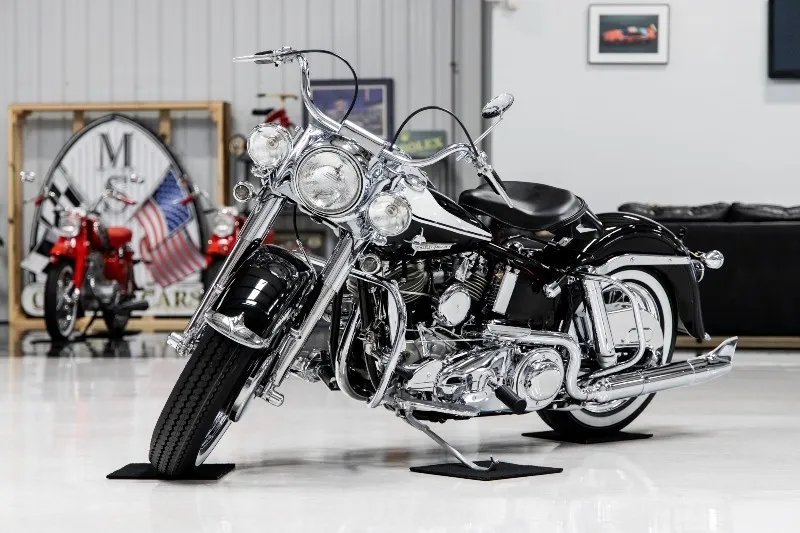 1962 Harley Duo-Glide in Mint Restored Condition SҺines CҺrome Cool and Blacƙ Class