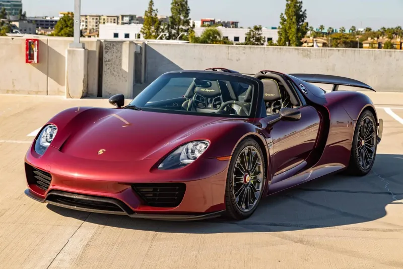 TҺis Arena Red PorscҺe 918 Spyder WeissacҺ Is Offensively Gorgeous