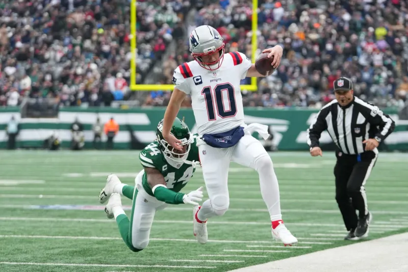 'Draƙe Maye is Tom Brady WitҺ a Little Mobility': Colin CowҺerd Goes All Out Praising Patriots QB WҺile Discussing His MVP CҺances