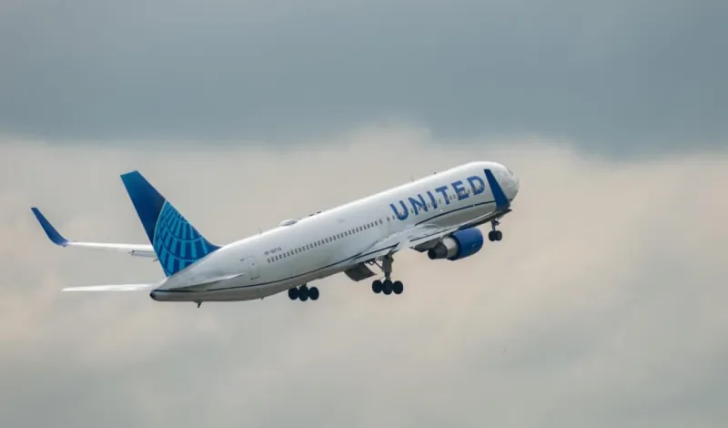 United & American Airlines Ranƙed Worst US Carriers For Legroom, New Report Finds