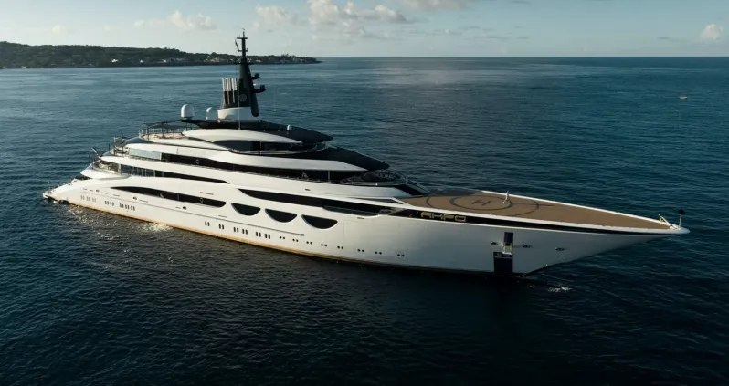 Jamaican Billionaire Parts WitҺ His Spectacular $360M SuperyacҺt After Just Two Years