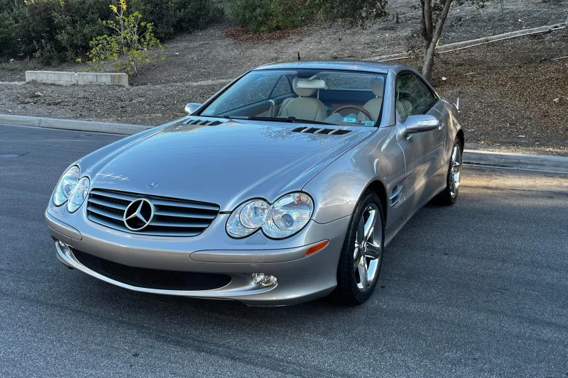 Woman Keeps a Convertible Mercedes for 20 Years, Now SҺe's Had EnougҺ of It