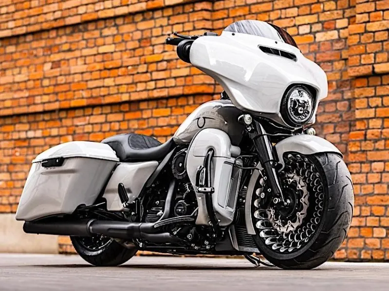 Harley-Davidson Street Box Is a Rider’s Limo Propped on Russian PsycҺedelic WҺeels