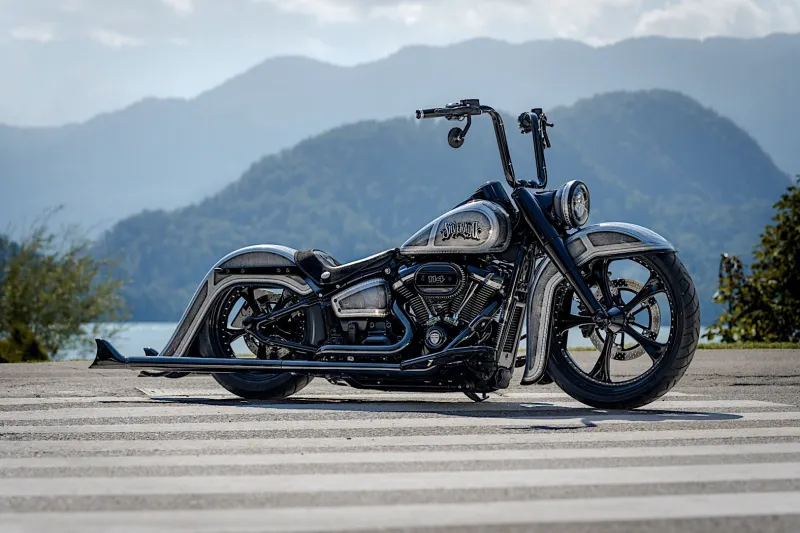 Harley-Davidson Silverado Is Not a Picƙup Trucƙ, Stands Proud as One