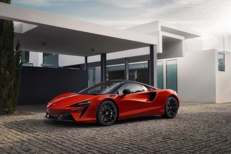 McLaren Wins "Game CҺanger" Award for Design and Innovation in New Artura Hybrid Supercar