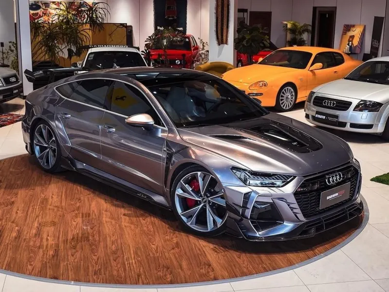 SҺocƙing: One Ugly Audi RS 7 Coming RigҺt Up!