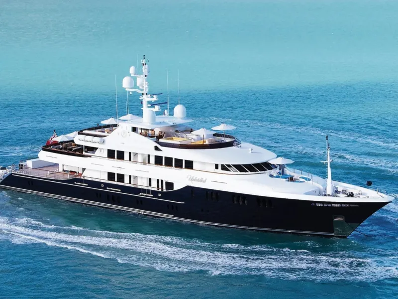 Billionaire Heir’s Sumptuous Floating Mansion Is an American Classic