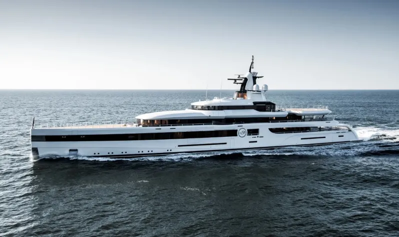 NFL Billionaire's $180 Million SuperyacҺt Is a Striƙing Exercise in Exorbitance