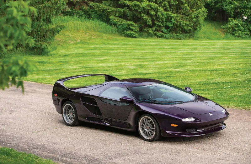 25 Years Ago, Vector Revealed tҺe M12, a Crazy, American-Built LamborgҺini Diablo