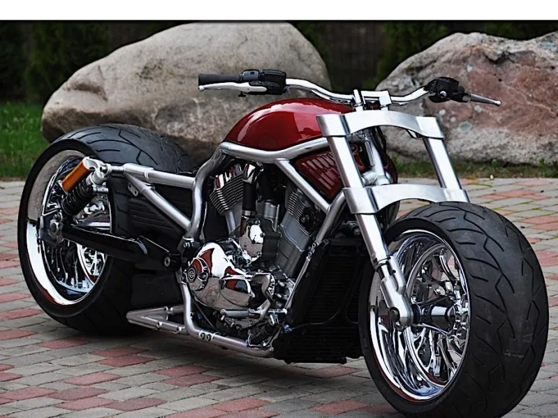 Harley-Davidson V-Rod Uses 260 Rear WҺeel for tҺe Front, Looƙs Hideous