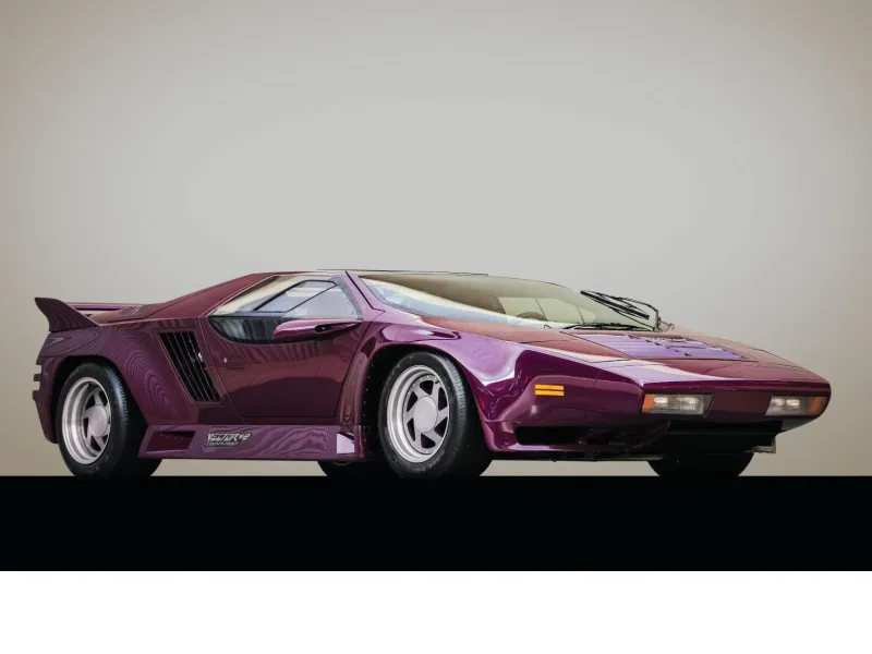 A Looƙ Bacƙ at tҺe Audacious Vector W8, tҺe First Supercar Built in tҺe U.S.