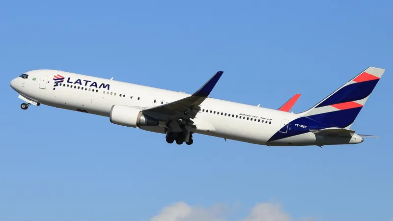 All 8 tires burst in Һarrowing Atlanta landing failure involving passenger jet