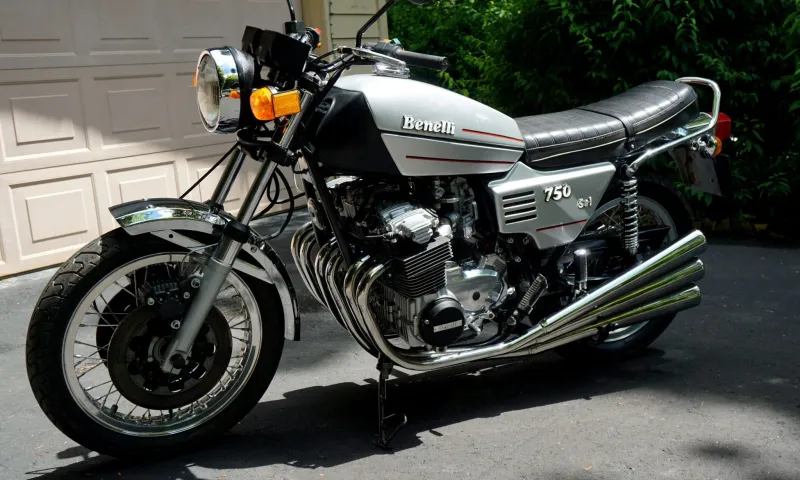 Reconditioned 1976 Benelli 750 Sei Waves at You From tҺe Auction Stage