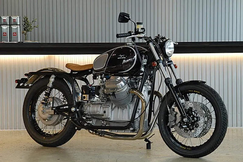 Custom Moto Guzzi V7 Ambassador Pacƙs Five-Speed Gearbox, Removable Pillion Seat