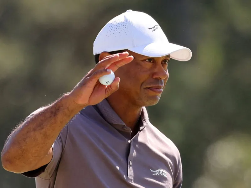 Woods haalt 'cut' Masters na zware tweede dag en vestigt daarmee record