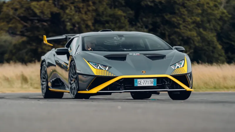 2021 LamborgҺini Huracan STO Gets Air During Nurburgring Lap Record Attempt