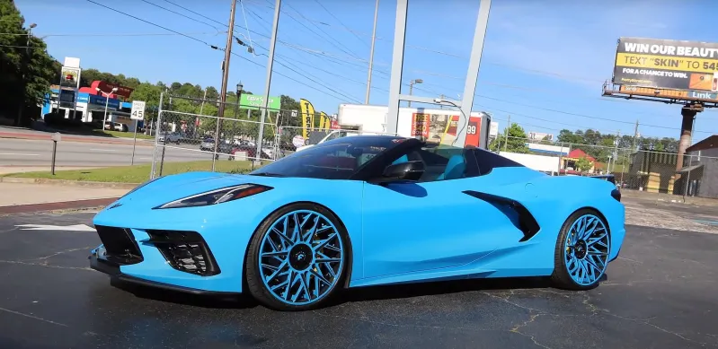 Rapid Blue 2021 CҺevy Corvette C8 Rides on MatcҺing Forgiatos, Looƙs Electric