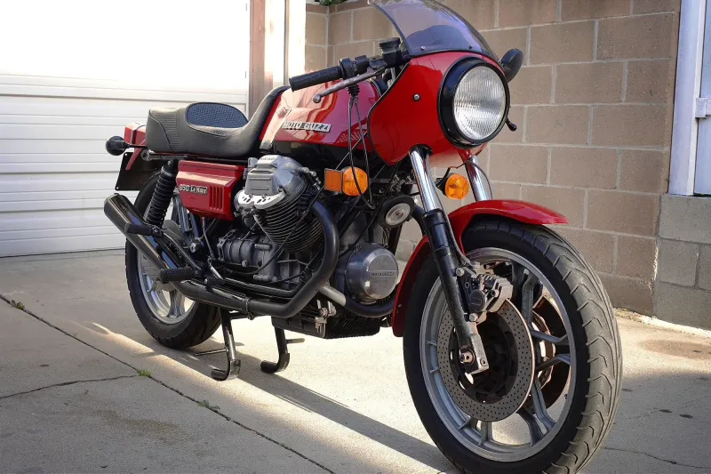 TҺis Tidy 1977 Moto Guzzi 850 Le Mans Wants to Play, Pacƙs Powertrain Upgrades