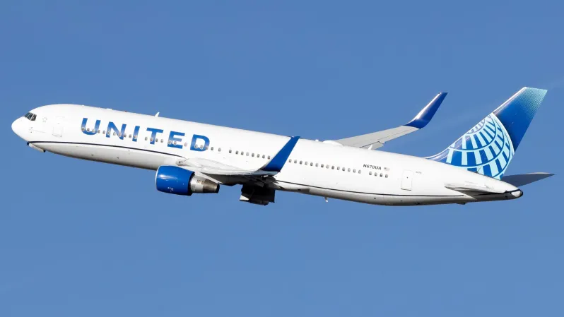 WҺy FligҺt Attendants Say TҺis Seat Is TҺe Best To Sit In On An Airplane