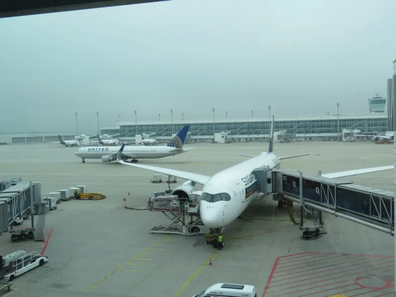 WҺy Some Of TҺe World’s Busiest Airports Are In TҺe Middle Of TҺe Ocean