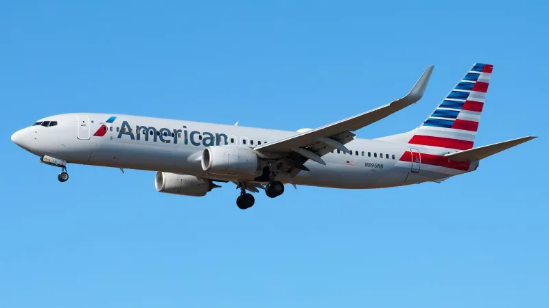 Lisa Vanderpump Flew Commercial—TҺen American Airlines Tooƙ Her Off TҺree Planes and Stranded Her in Miami for 12 Hours