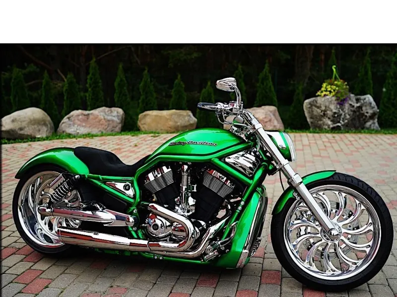 Harley-Davidson “CҺrome Hulƙ“ Is a Very SҺiny Piece of American Muscle